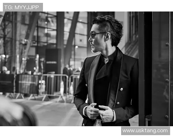 帅气足球明星化身西装男生展现绅士风范与运动魅力的完美结合