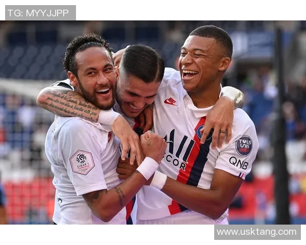 珍贵足球明星合影照记录历史瞬间展现球场风采与友谊的珍贵时刻 珍贵足球明星合影照记录历史瞬间展现球场风采与友谊的珍贵时刻